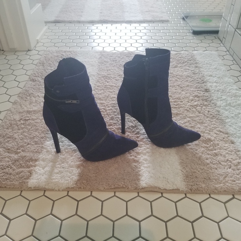 Shoes - Picture 3 of 4